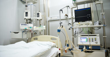 noninvasive ventilation at home reduces hospitalization risk/COPD News Today/hospital image