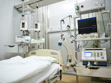 noninvasive ventilation at home reduces hospitalization risk/COPD News Today/hospital image