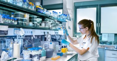 FCHSD1 | COPD News Today | Preclinical Studies | Woman working in a laboratory