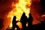 wildfire air pollutants | COPD News Today | firefighters working a wildfire